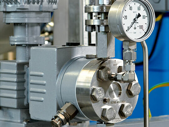 Safe metering of critical fluids with LEWA pumpheads